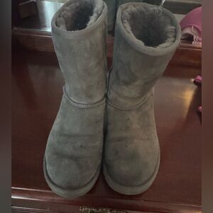 Size 9 Woman Classic Short II Ugg Boots